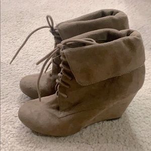 Nine West Georgianal Wedge lace up bootie 6.5